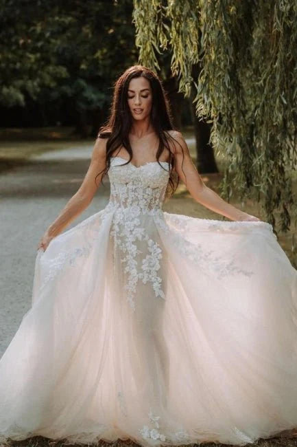 A Line Sweetheart Tulle Wedding Dress with Lace Appliques Long